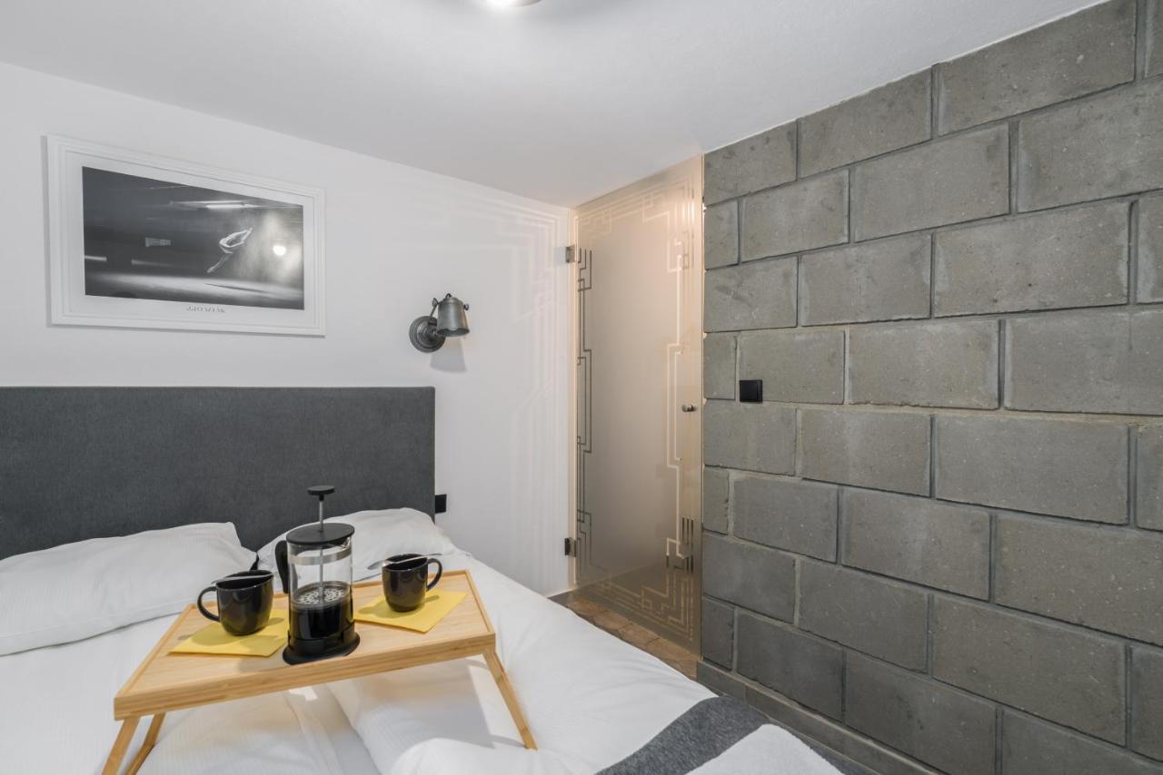 Underground Level Apartments Strzalowa By Renters 波兹南 外观 照片